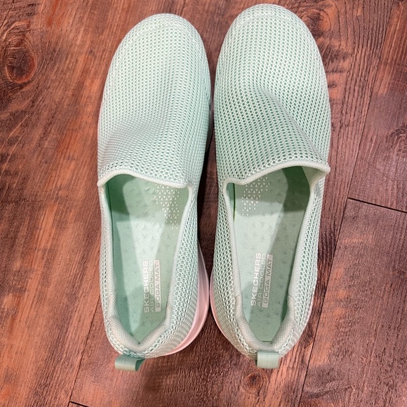 NEW SKECHERS - GO WALK Joy - Aurora - Sz 9 - Be noticed in this cool mint color - Picture 3 of 9